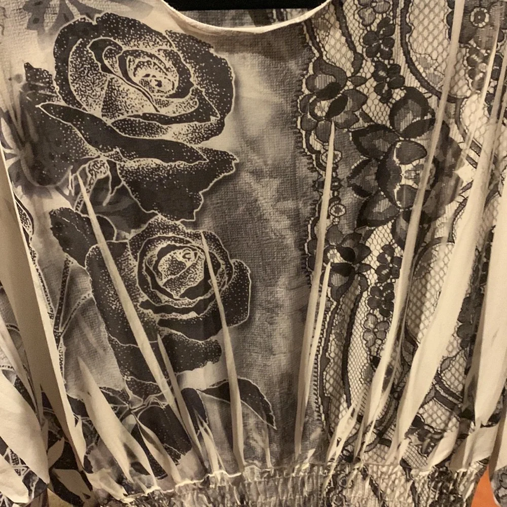 Design Works Rose Print Ruched Blouse - Picture 4 of 5